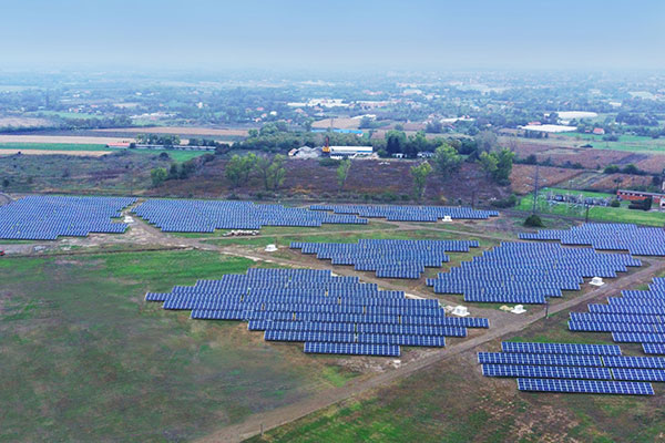 Hungary PV Plant Model: SRP-300-6MB Location: Gyula, Hungary Size: 3.3 MW